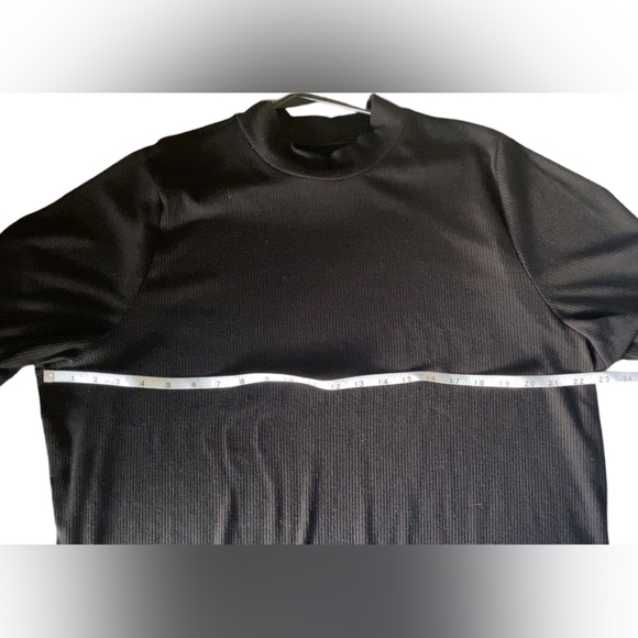 EUC BLACK Torrid size 4 rib knit top they only had stock picture of it in purple - Picture 4 of 5